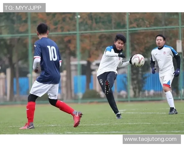 业余足球联赛崛起 足球明星亲自参与草根赛场展现风采