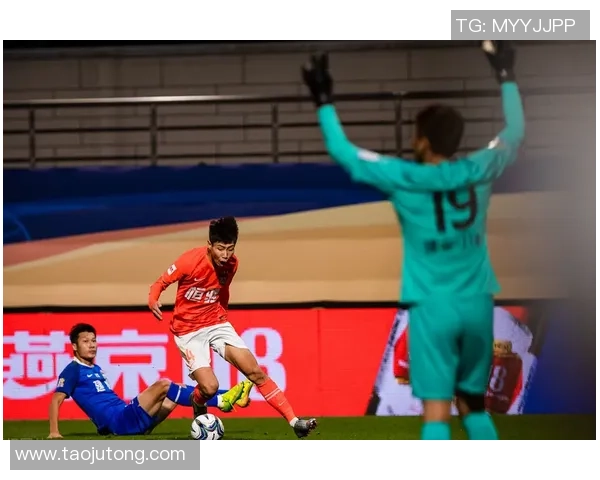 冷酷足球天才的崛起与挑战：从街头少年到世界巅峰的传奇之路